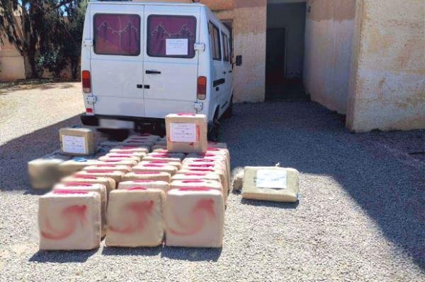 الدرك الملكي: حجز حوالي 400 كيلوغرام من مخدر الكيف”سنابل” وطابا بين الدار البيضاء ومراكش.