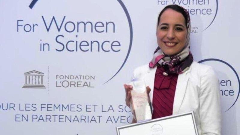 أستاذة وباحثة مغربية تفوز  بجائزة الذكاء الاصطناعي “ويمن تيك”