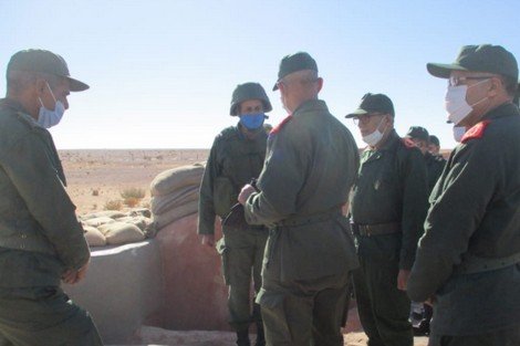 الوراق ينقل تحيات الملك إلى العسكر في الصحراء