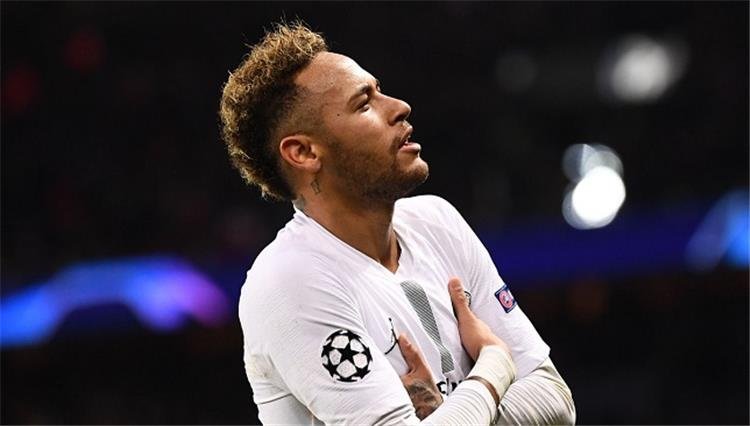 نيمار يسخر من ترشيحات الفيفا للقب الأفضل في سنة 2020.