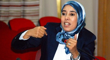 ماء العينين تهاجم قادة البيجيدي: “تتهربون من مواجهة الصحافيين للدفاع عن موقفكم”