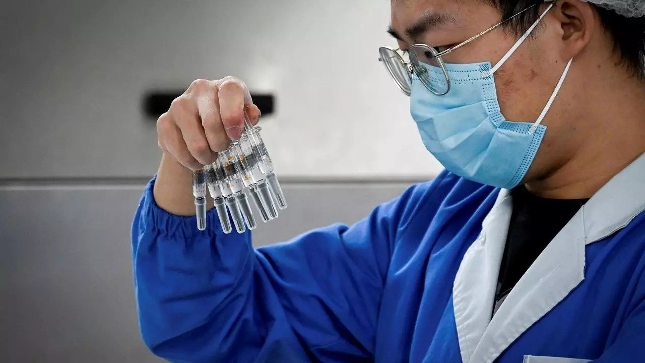 إندونيسيا.. مجانية اللقاح المضاد لكوفيد-19 لكل المواطنين