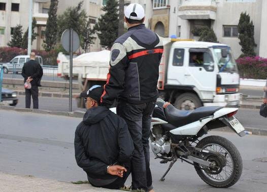 الأمن يلقي القبض على سارق منازل وسيارات ودراجات نارية