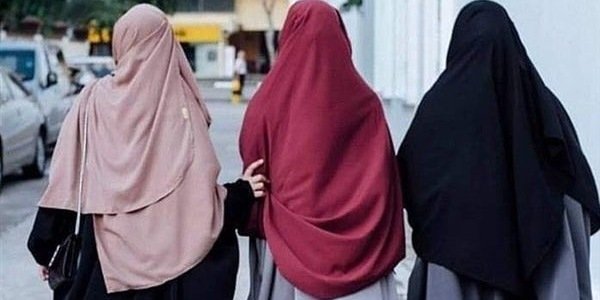 تسمح بارتداء الحجاب.. إغلاق مدرسة فرنسية بتهمة ”الانفصالية”.