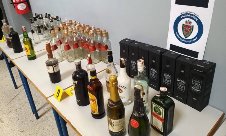 مصالح الأمن بطنجة تحجز مئات قنينات الخمر وتطيح بأربعة أشخاص لتورطهم في تخزينها