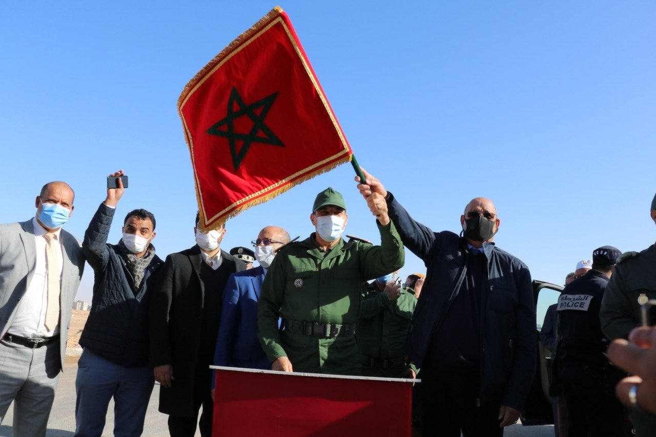 العيون ..بيكرات وولد الرشيد يعطيان الإنطلاقة الرسمية ‏لإنجاز الربط الخارجي لتجزئة المستقبل -الوحدة.