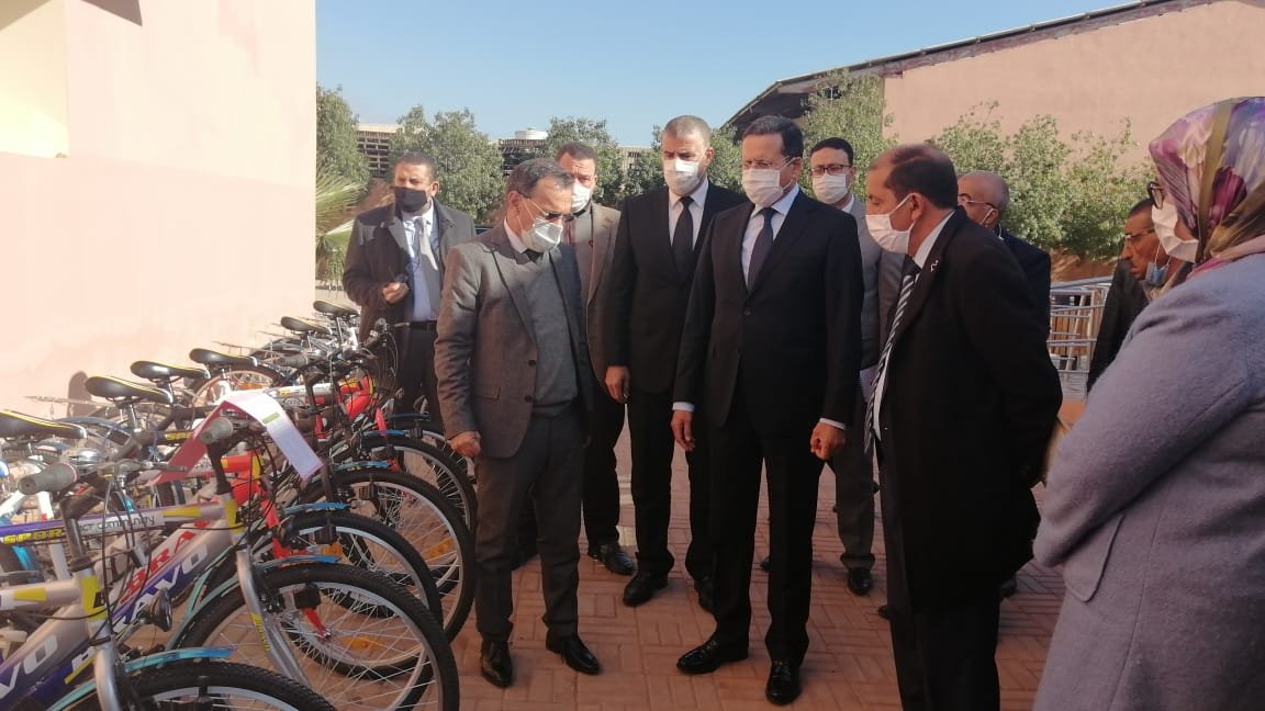 تجهيز 74 حجرة للتعليم الأولي  وتسليم 350 دراجة هوائية وحافلتين للنقل المدرسي وتوقيع اتفاقية لتهيئة  مؤسسة تعليمية وتجهيز داخليات بمديرية الفقيه بن صالح