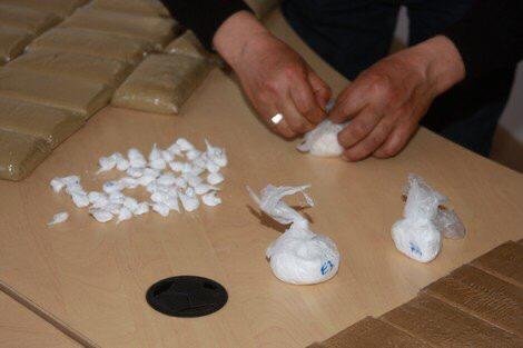 حبس وغرامة مالية لأربعة مروجين للمخدرات القوية (الكوكايين)