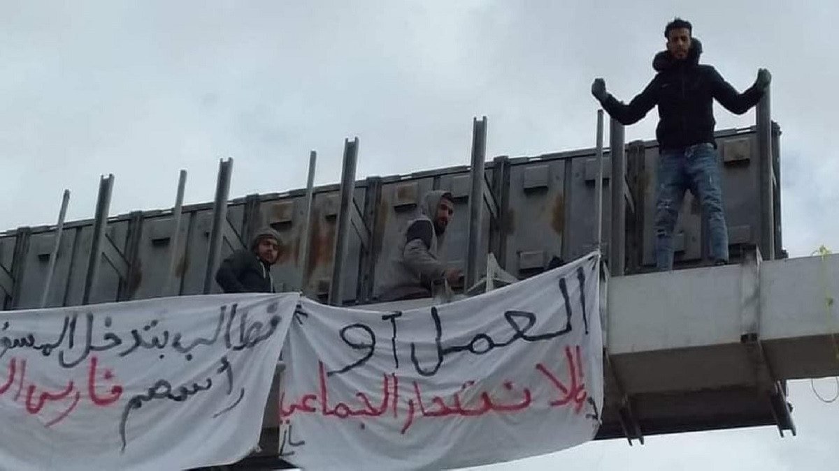 الجزائر.. عاطلون عن العمل يهددون بالانتحار شنقًا