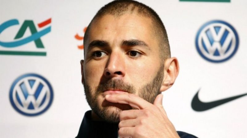 كريم بنزيمة: محاكمته بتهمة الضلوع في محاولة ابتزاز زميله في منتخب فرنسا من خلال فيديو جنسي