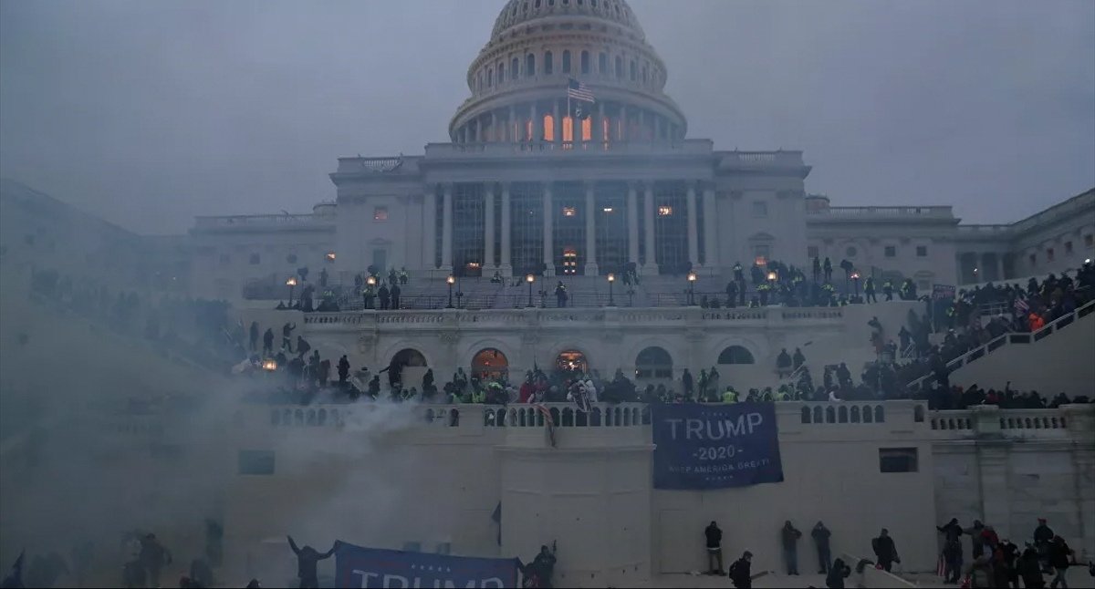 البيت الأبيض: الرئيس ترامب يدين العنف الذي جرى أمس