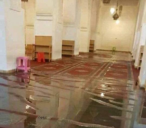 بالصور.. الأمطار الكثيفة تغرق مسجد بتارودانت