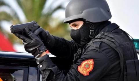 بعد مقاومة عنيفة.. إطلاق النار على جانح مسلح عرّض شرطيا للخطر