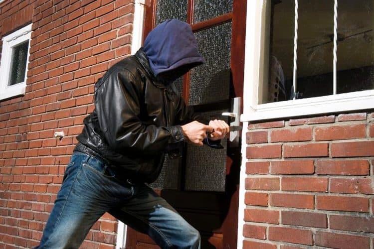 ضبط عصابة خطيرة في سرقة المنازل