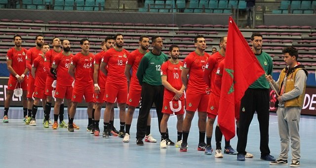 بعثة المنتخب المغربي لكرة اليد تحط الرحال بالأراضي المصرية