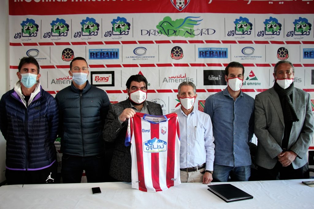 المغرب التطواني يقدم مدربه الجديد والطاقم المرافق له لقيادة سفينة الفريق .