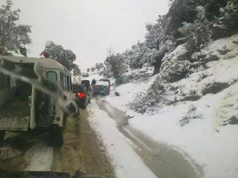 التجهيز والنقل: إعادة فتح الطرق التي أغلقتها الثلوج بإقليم الحسيمة