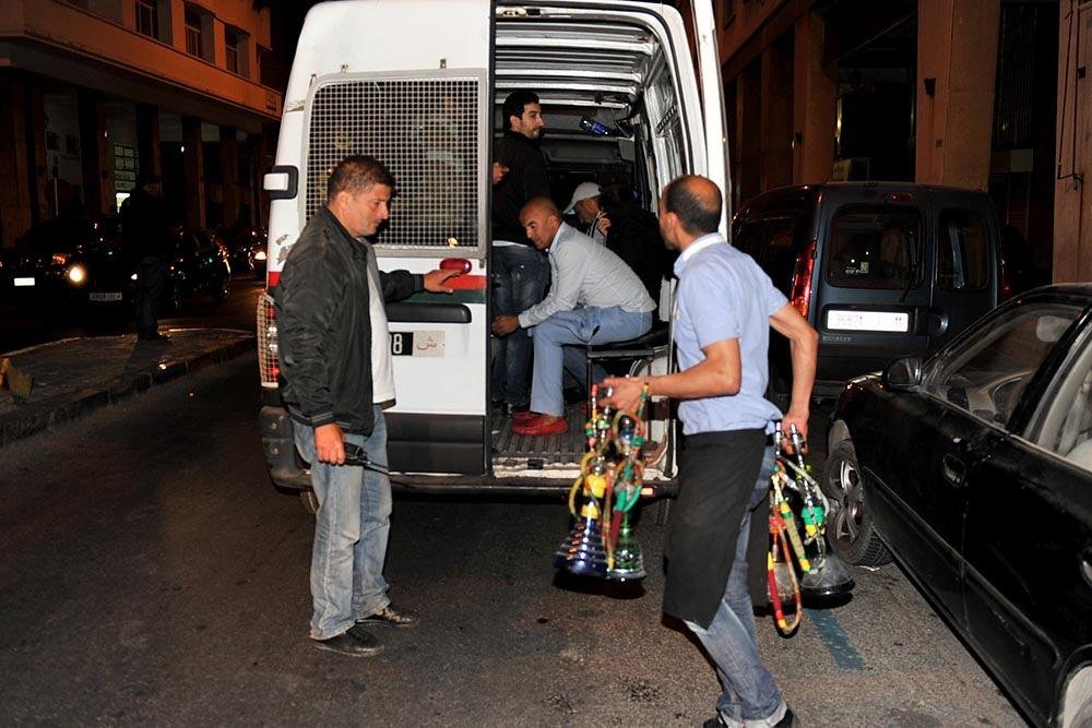 أمن مكناس يداهم مقهى شيشة ويوقف صاحبها.