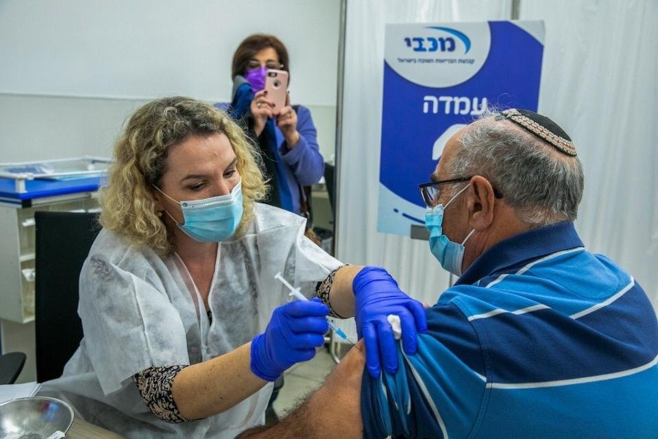 وزارة الصحة الإسرائيلية: 13 شخصا أصيبوا بشلل خفيف في الوجه بعد تلقيهم لقاح كورونا