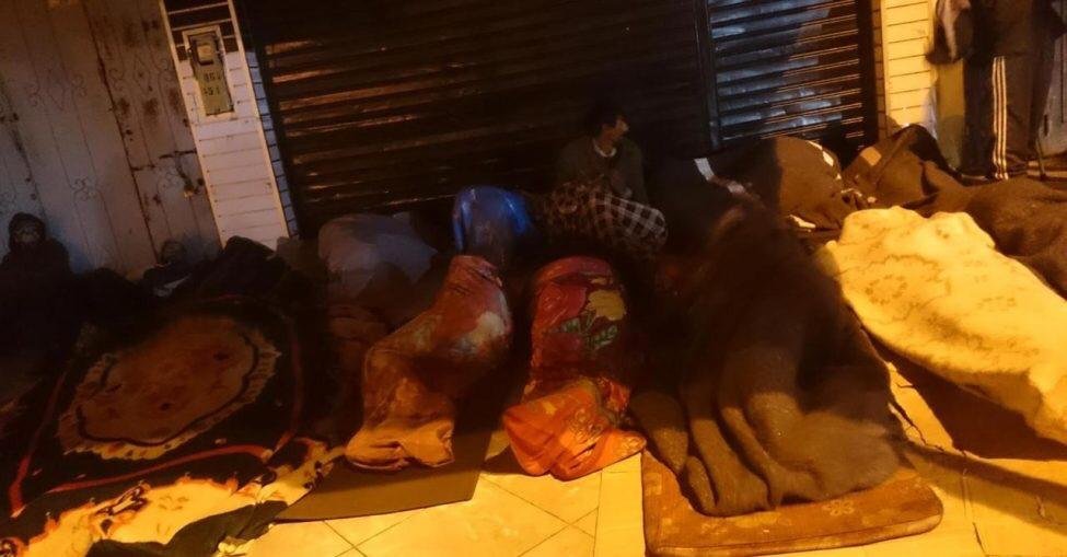 البرد الفقر الجوع الذل والقهر ..أولاد الشوارع وصراعهم مع الحياة