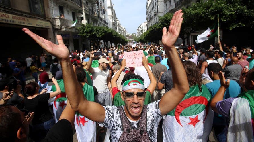 الجزائر.. إدانة ناشطة في الحراك ب18 شهرا حبسا نافذاً..