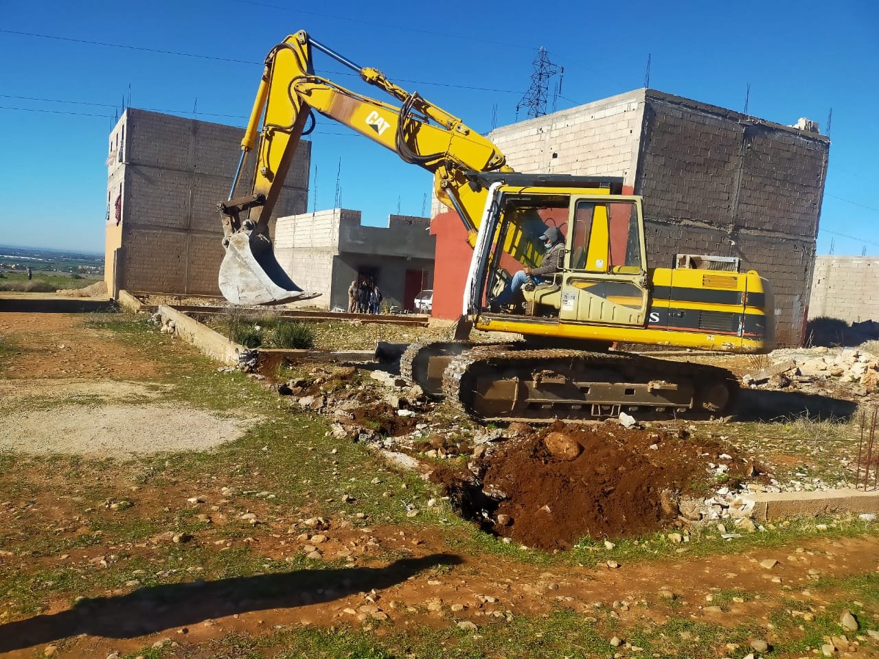 هدم 224 بناية عشوائية بأدوز بجماعة فم العنصر بإقليم بني ملال.