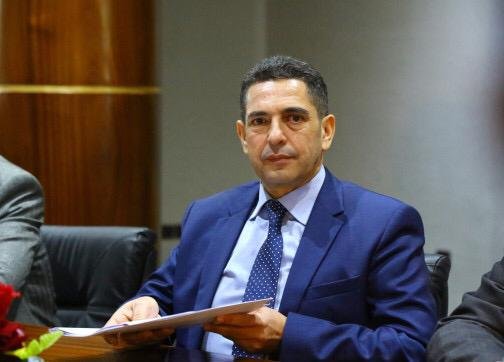 أمزازي يعزي أسرة الأستاذ المتوفي أمام تلاميذه بالفصل بانزكان