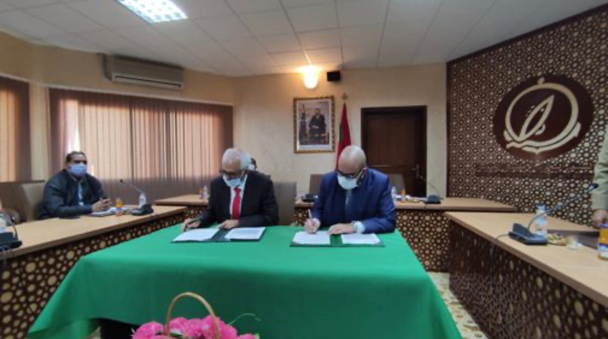 الداخلة.. اتفاقية شراكة بين غرفة التجارة والصناعة والخدمات والتجاري وفا بنك لدعم التجار والمقاولات الصغيرة جدا.