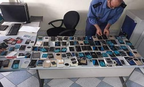 حجز المئات من الهواتف الذكية والملابس المهربة بميناء طنجة المتوسط