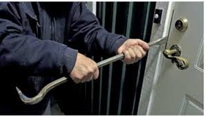 عناصر الشرطة القضائية تضع حدا لمغامرات لص الشقق والمنازل بطنجة.