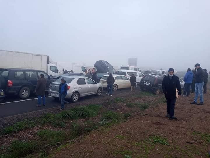 بالصور .. حادثة سير مروعة بالطريق السيار ببرشيد