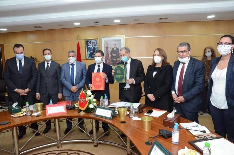 وزارة التربية الوطنية وجمعية جهات المغرب يوقعان اتفاقية لتعزيز مساهمة الجهات في تطوير منظومة التربية والتكوين والتعليم العالي والبحث العلمي