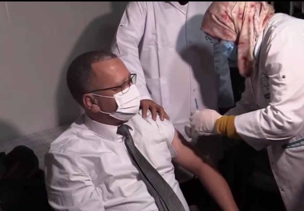العيون تشرع في حملة التلقيح ضد كورونا