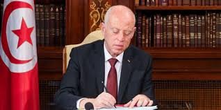النيابة العامة التونسية تفاجئ الشعب بتكذيب رواية الرئاسة عن ”الطرد المسموم”