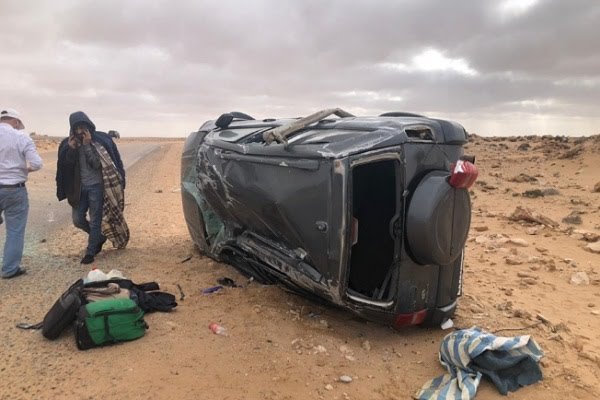 إصابة سائق إثر إنقلاب سيارة بالطريق الوطنية الرابطة بين طرفاية وأخنفير