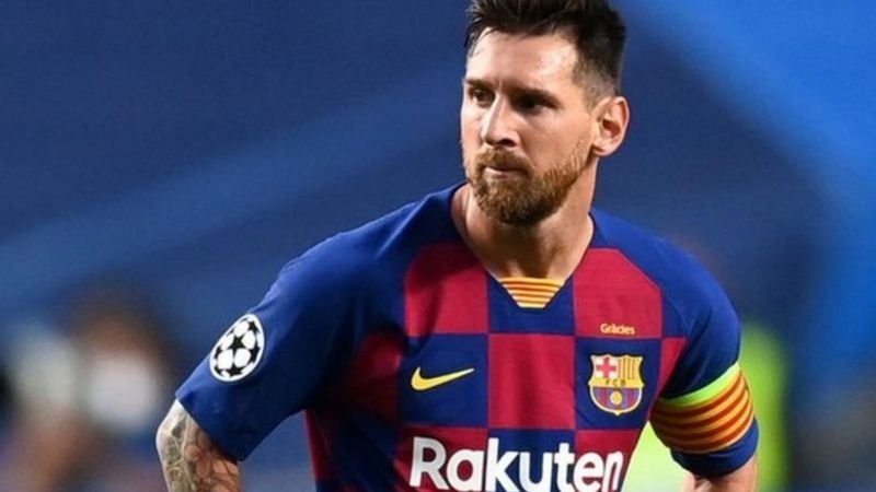 نادي برشلونة يعتزم مقاضاة صحيفة إلموندو الإسبانية بسبب نشرها عقد ميسي