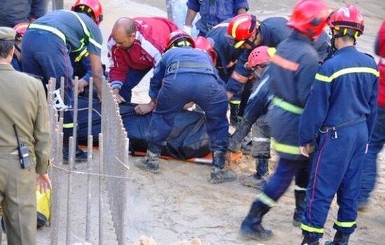 حادث مؤسف..عامل بناء يسقط من أربعة طوابق أثناء مزاولة عمله