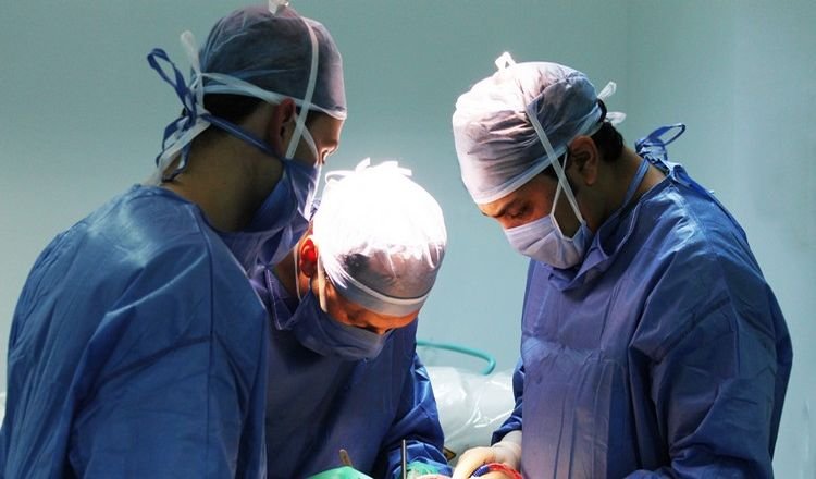 الداخلة.. استفادة عشرات الأشخاص من عمليات في مجال الجراحة الباطنية وتقويم العظام