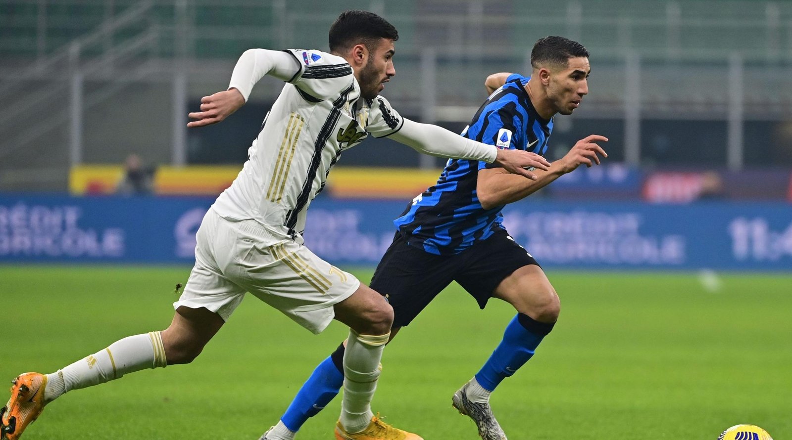 حكيمي يغادر مسابقة كأس إيطاليا من محطة النصف