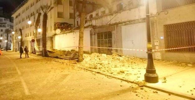 بسبب التساقطات المطرية..انهارت واجهة أحد أشهر الفنادق المصنفة ثراثيا بطنجة (صور)