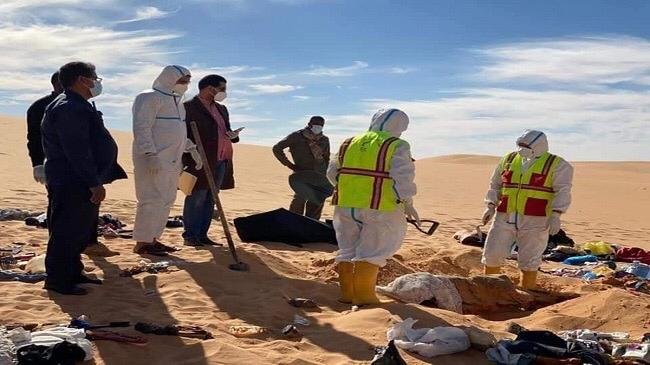 مأساة .. العثور على عائلة مكونة من 8 أشخاص قضت نحبها بالصحراء بشكل مأساوي