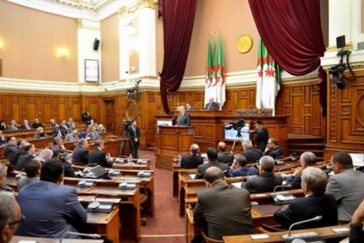 الجزائر: ترقب حل البرلمان في الأيام المقبلة