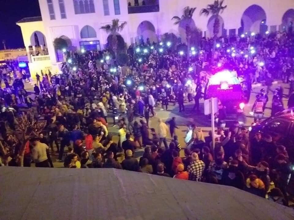 احتجاجات الفنيدق إثر إغلاق معبر سبتة تعرض حكومة العثماني للمسائلة