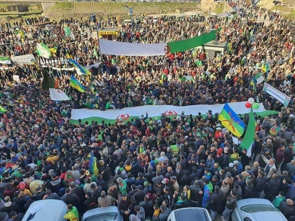معهد الشرق الأوسط من واشنطن.. ”النظام الجزائري أبعد ما يكون عن الاستقرار”