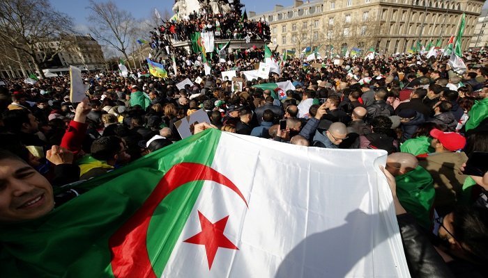المئات يتجمعون في باريس دعما للحراك الجزائري عشية ذكرى انطلاقه الثانية