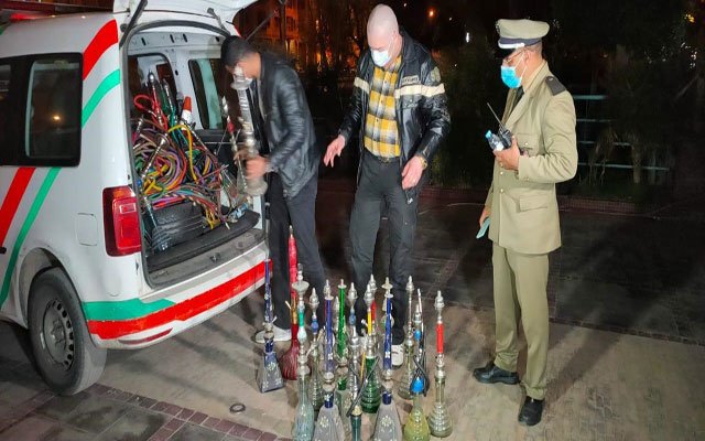 البوليس قرقبو على 29 واحد في فيلا سكنية على شكل كازينو