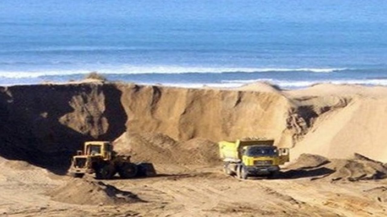 بعد تداول أخبار سرقة الرمال البحرية بإقليم العرائش.. شرطة المقالع سجلت العديد من المخالفات!!!