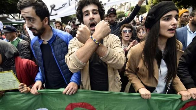 هيئة الدفاع عن معتقلي الحراك بالجزائر تندد بـ”اعتقال” أعضائها