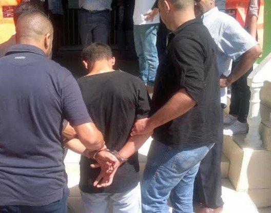 خطير .. تلميذ يدرس بالأولى إعدادي يطعن أستاذه ويرسله الى المستعجلات