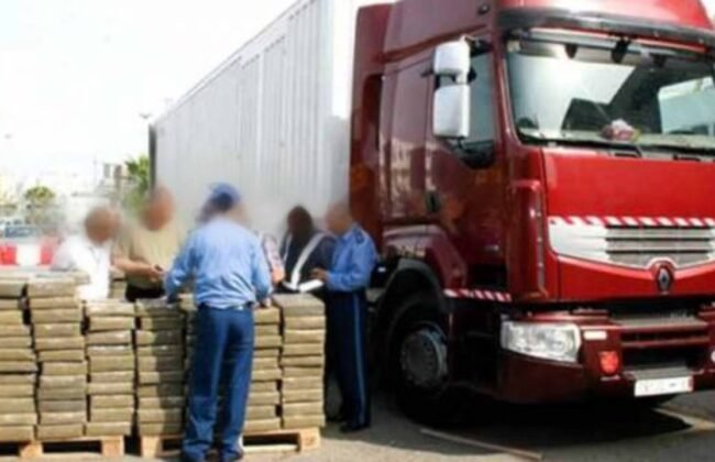 توقيف شاحنة بٱكادير يُفجّر مفاجآت غير متوقعة !